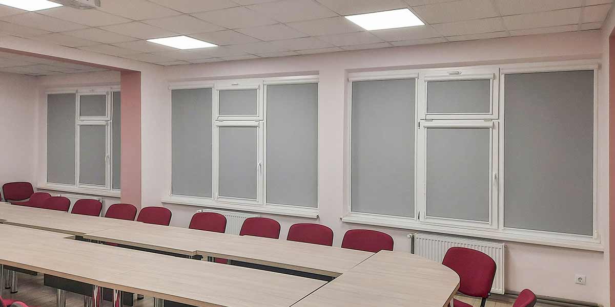 Тканинні ролети в закритій системі
