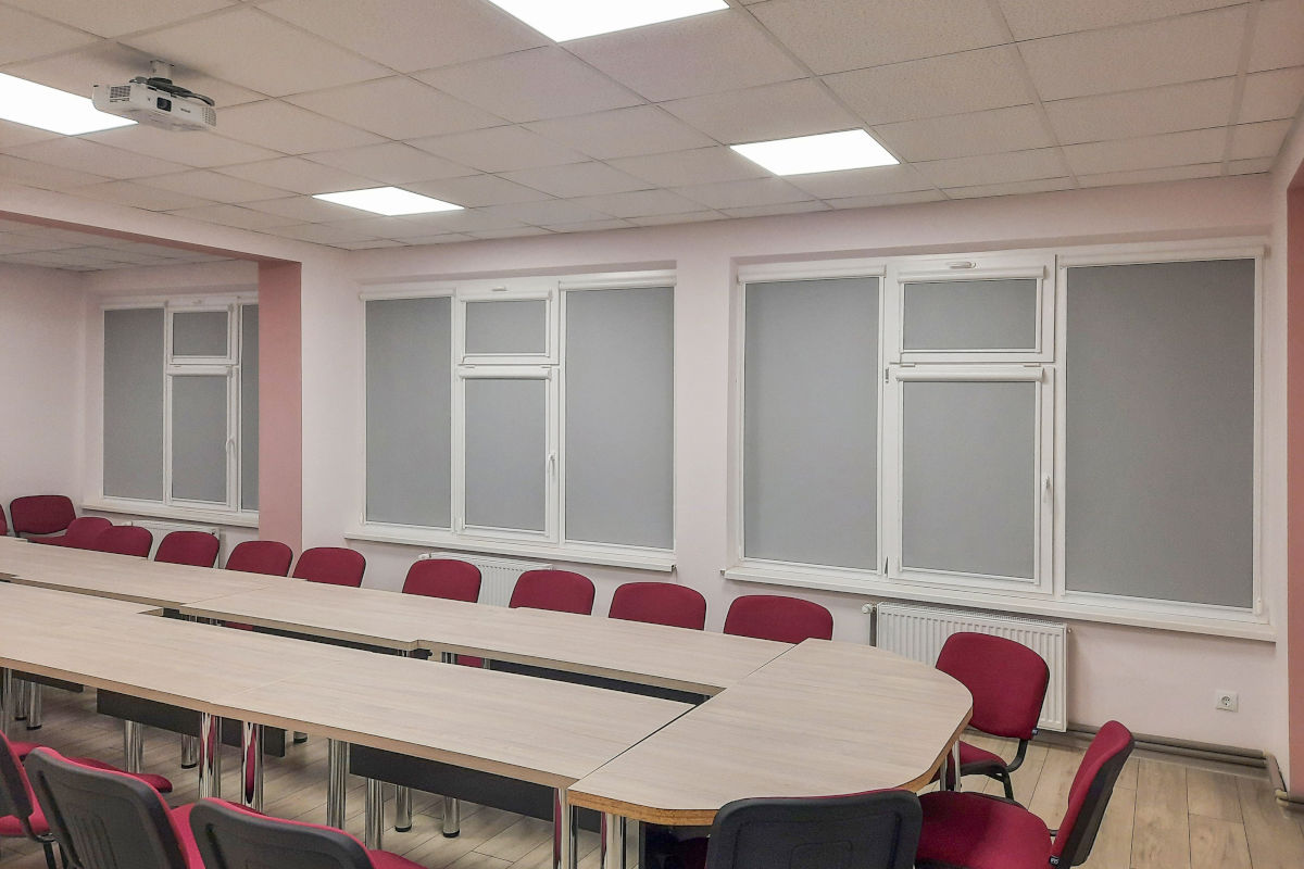 Ролети блекаут — чудовий спосіб чим закрити вікна, щоб не було видно світла